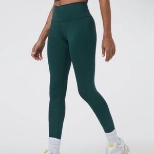 Vuori inversion ribbed athletic leggings dark green size large